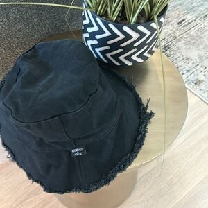 Kendall & Kylie Frayed brim bucket hat black denim